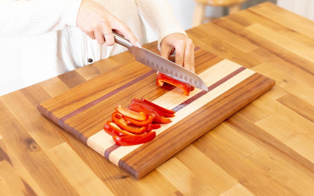 ¿Plástico, bambú, madera o acero? La verdad sobre las tablas de cortar y cuál es la más adecuada para tu cocina
